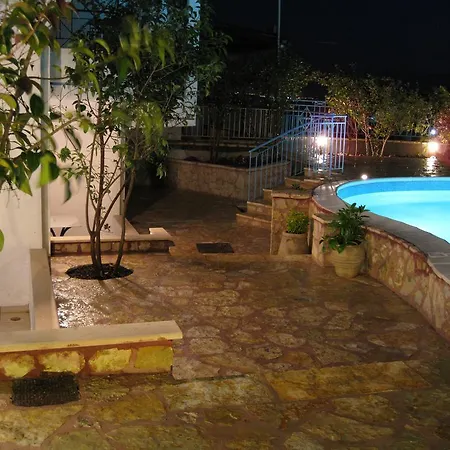 Hotell Avra 3*