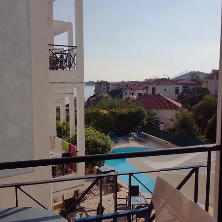 Avra 3*