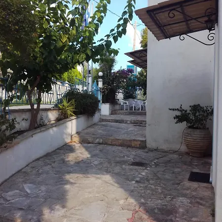 Avra Hotell 3*